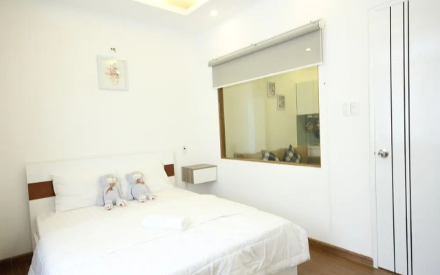 Smiley Apartment 7