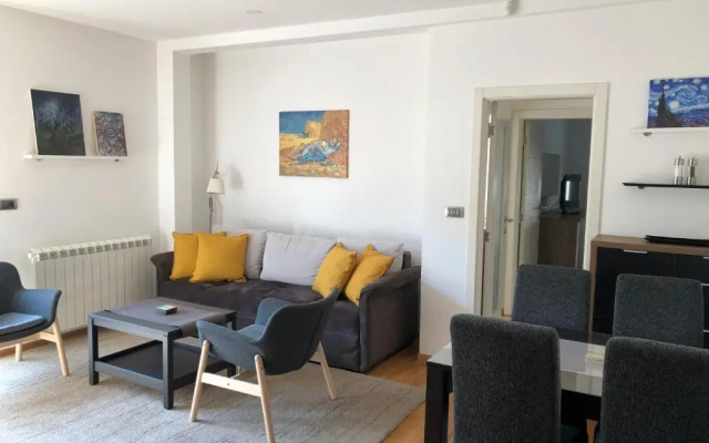 Modern 1 Bed Apartment, near shopping mall Stadion