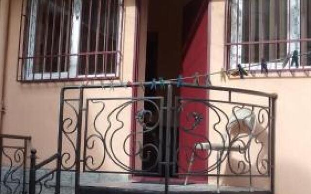 Отель Big Whale Guesthouse Грузия, Тбилиси - отзывы, цены и фото номеров - забронировать отель Big Whale Guesthouse онлайн вид на фасад