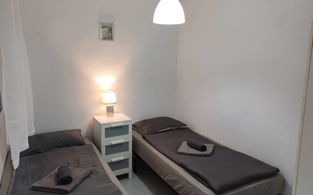 2-bedroom Apartment-close to Beaches and Center