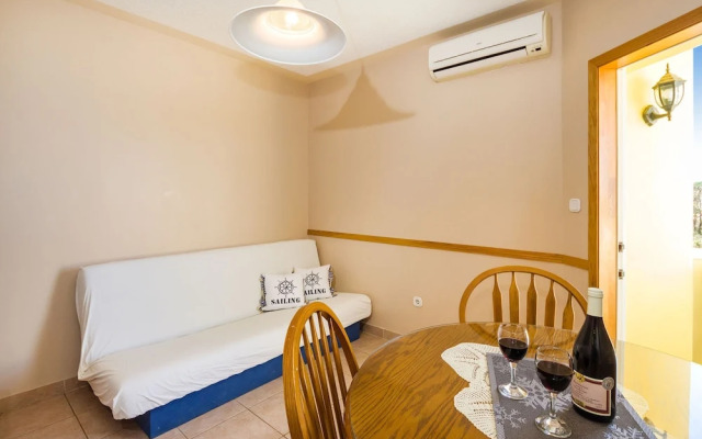 Beachfront Apartment Mareo 4