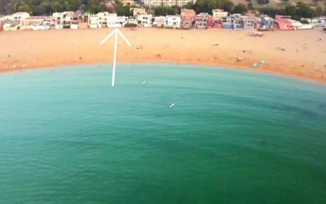 Charmant Cabanon pied dans l'eau à Plage Manesmane!