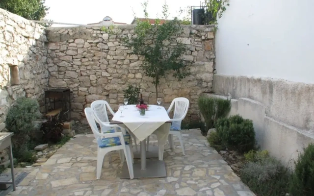 Simplistic Apartment in Jezera With Garden
