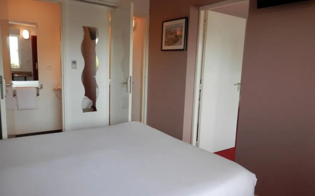 Ever Route 64 Brit Hotel Tarbes Ibos