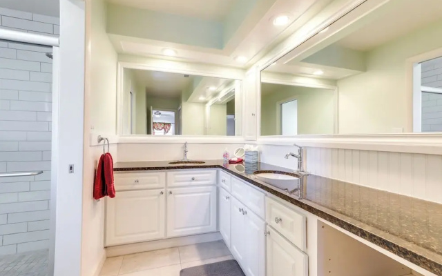 Sarasota House w/ Private Pool - 4 Mi to Beach!