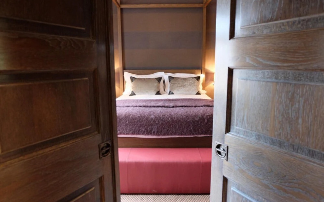 Cadogan Square Luxury 2 Bedroom Apartment II