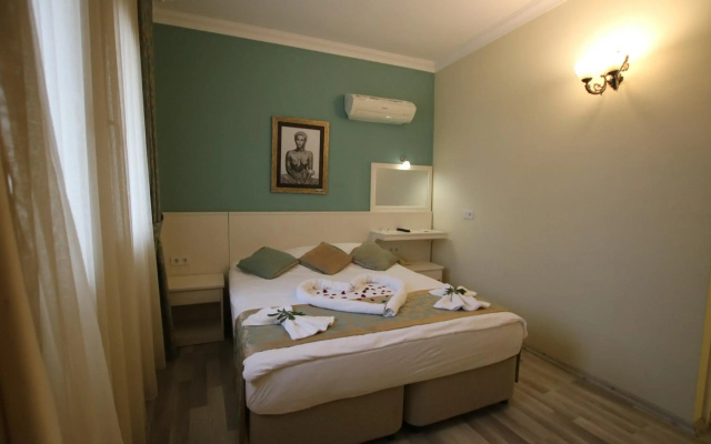 Artemis Hotel