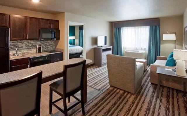 GrandStay Hotel & Suites Valley City