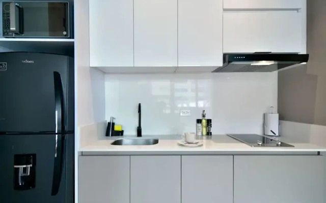 w Cozy 1BR w/ Brilliant Balcony in Unicentro