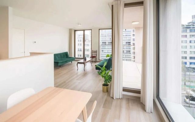 12-guest Lively Stay With Balcony