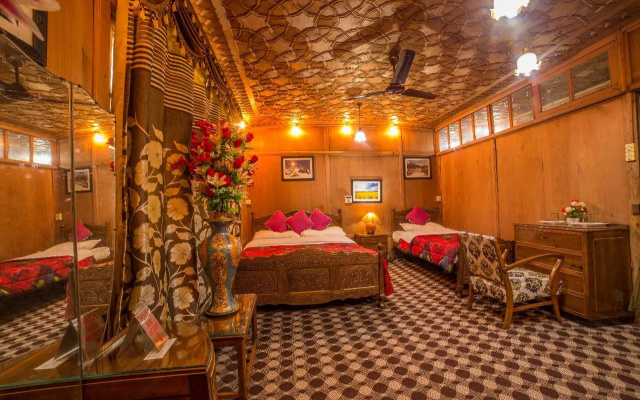 Отель Swan Group Of Houseboats