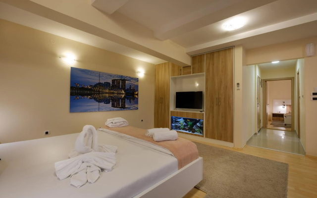 Airport Garni Hotel