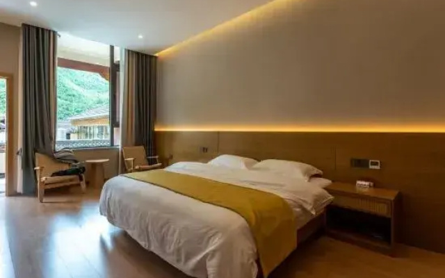 Weixi Gadan Fanyin Homestay (Tacheng Cultural Square Store)