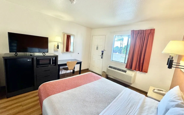 Studio 6 Suites – Bellflower, Ca - Los Angeles