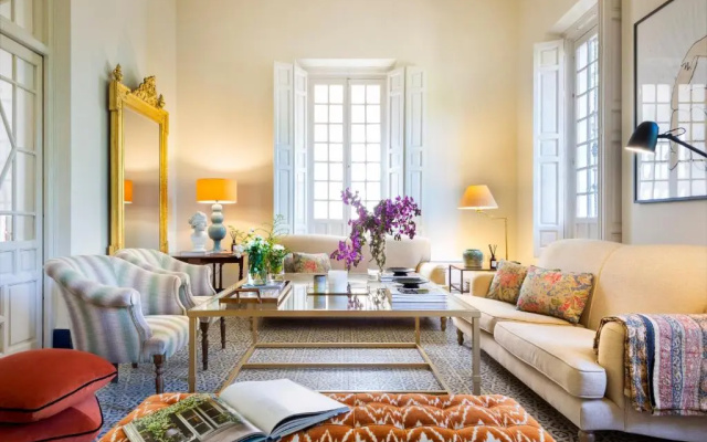 Villa Alfonso, Luxury Villa In Midtown, Parking