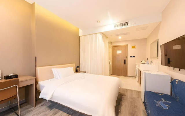 Qingmu Select Hotel (Shanghai Railway Station Zhongxing Road Metro Station)