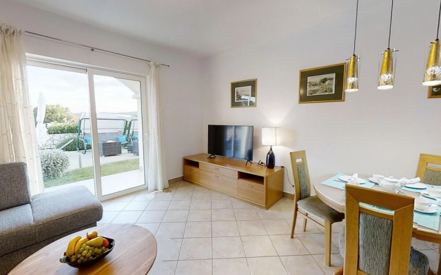 Nice Home in Pirovac With Wifi and 4 Bedrooms