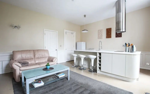 Elegant Georgian Apartment Near Clifton Village