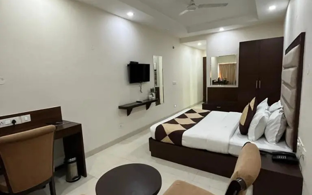 OYO 12245 Park Royal