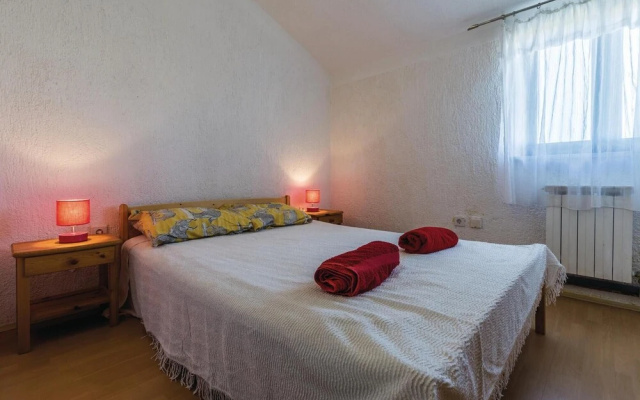 Beautiful Home in Zbandaj With Wifi and 2 Bedrooms