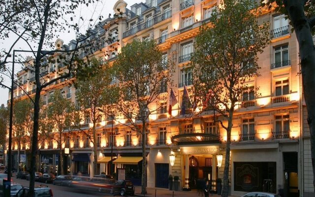Отель Marriott Opera Ambassador Париж вид на фасад
