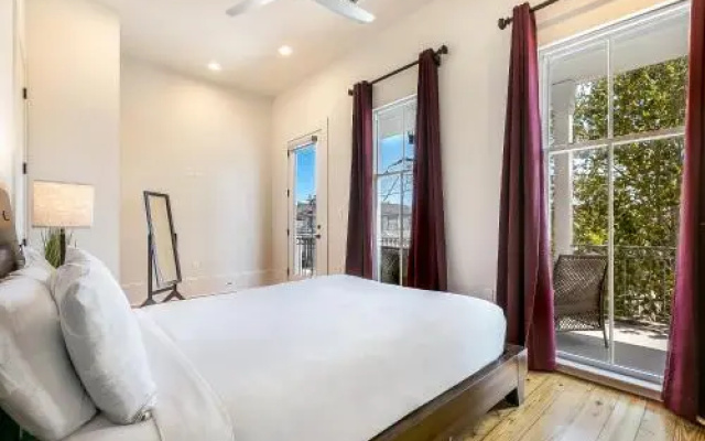 Luxury 3BR on Carondelet by Hosteeva