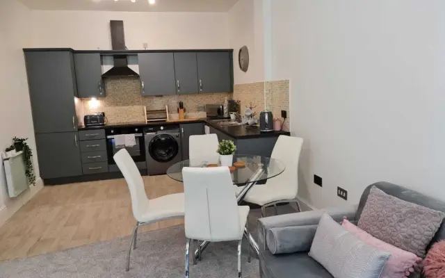 2 Bed Woodland Retreat - Garden & Free Parking