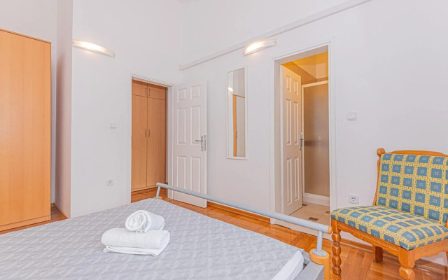 Stunning Apartment in Primosten With Jacuzzi, Wifi and 2 Bedrooms