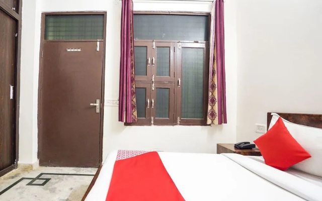 Oyo Flagship 46230 Atta Market