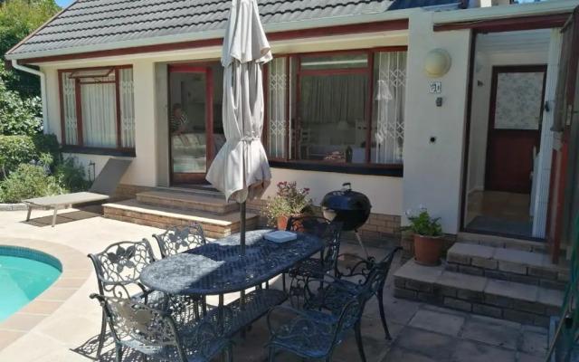 Pinoak Cottage Constantia