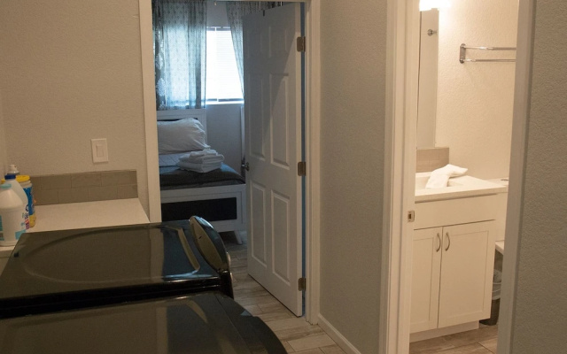 Moreland Retreat Huge Jacuzzi Sleeps 14