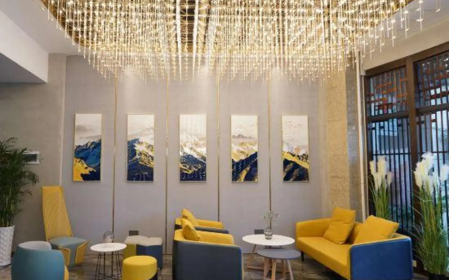 Qigu Hotel (Hangzhou Binkang Road Metro Station)