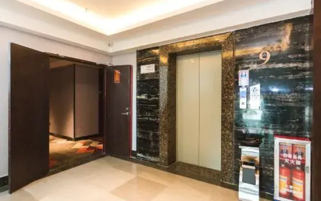 Borrman Hotel Yunfu Xinxing County Bus Station