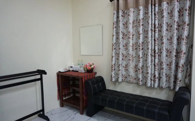 Reun Pon Aek Hotel