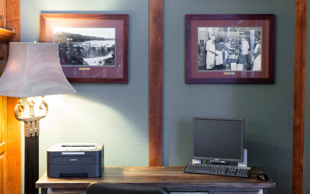 Redwood Lodge