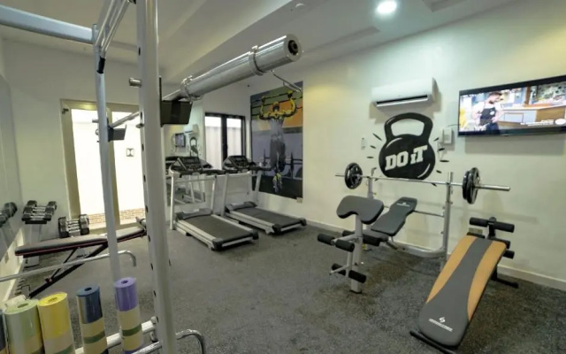 Отель 247 Luxury Hotel & Apartment Ajah