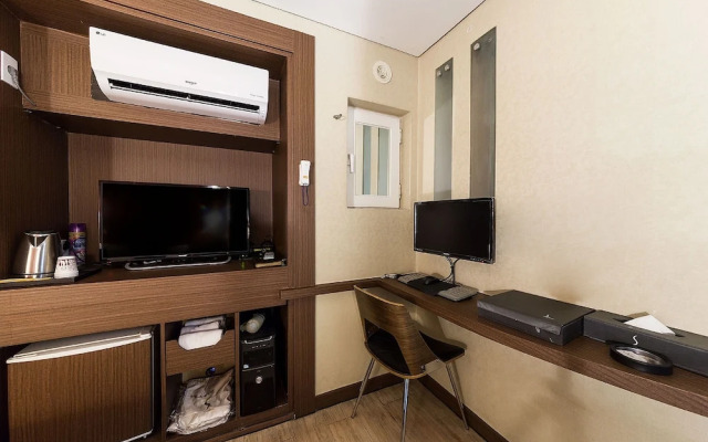 S Hotel