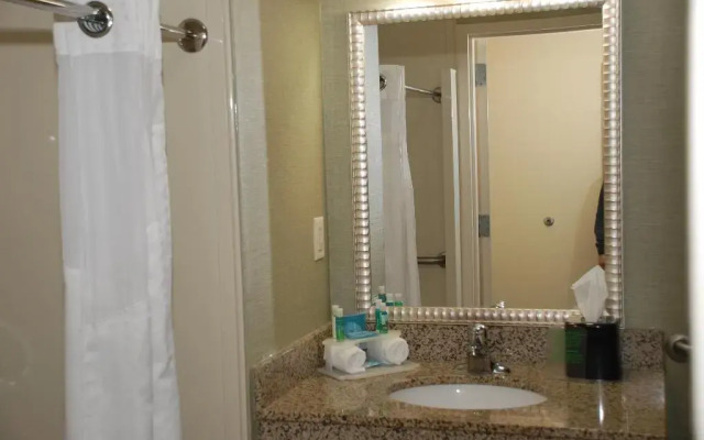 Holiday Inn Express & Suites Covington by IHG