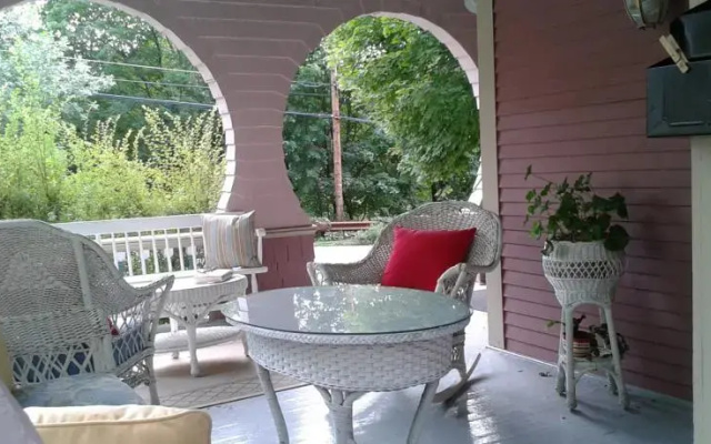 Betsys Bed & Breakfast