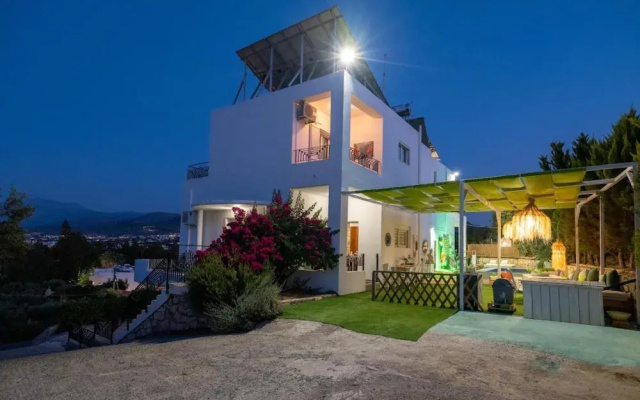 White House Chersonisos With Private Swimming Pool