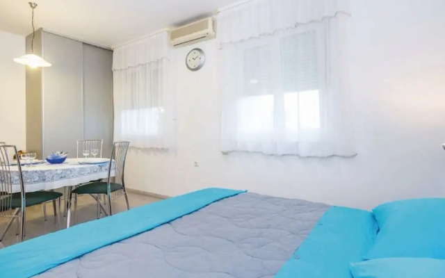Adorable Studio Apartment 200 Meters Distant From the Beach !