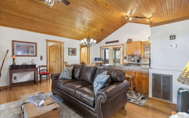 Grey Moose Lodge w/ Amenities Access!