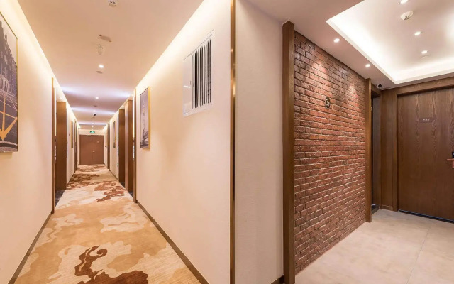James Joyce Coffetel (Beijing Liangxiang Nanguan Metro Station)
