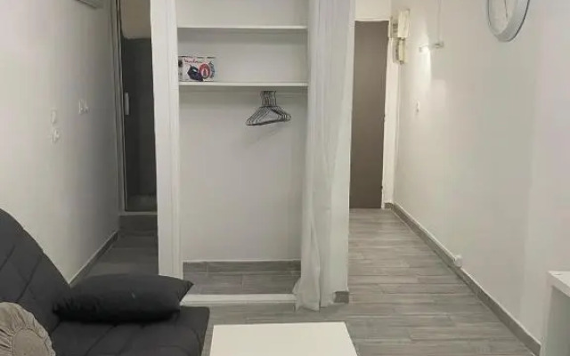 Beau studio dans résidence calme avec parking gratuit