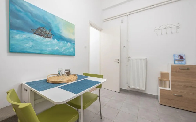 Cloudkeys Spacious Family Home in Thisio