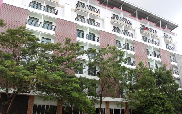 Twin Hotel вид на фасад