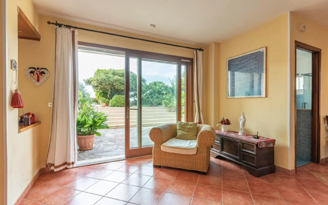 Splendid Villa with swimming pool a stone's throw from Palermo