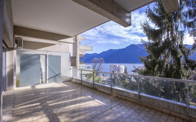 Majestic Lake View