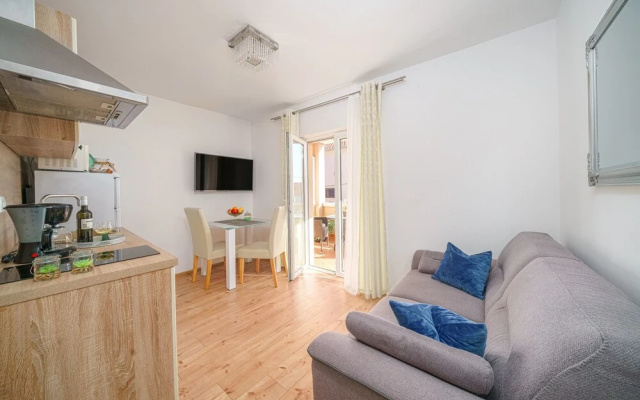 "apartment With 2 Bedrooms for 2 Guests"