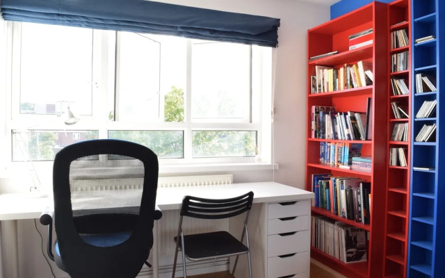 2 Bedroom Apartment With Terrace in West Kensington